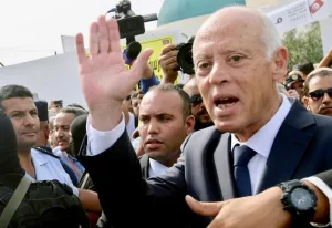 في انتظار امتحان قرطاج.. قيس سعيّد يتجاوز وهم قيادة النخب التقليدية