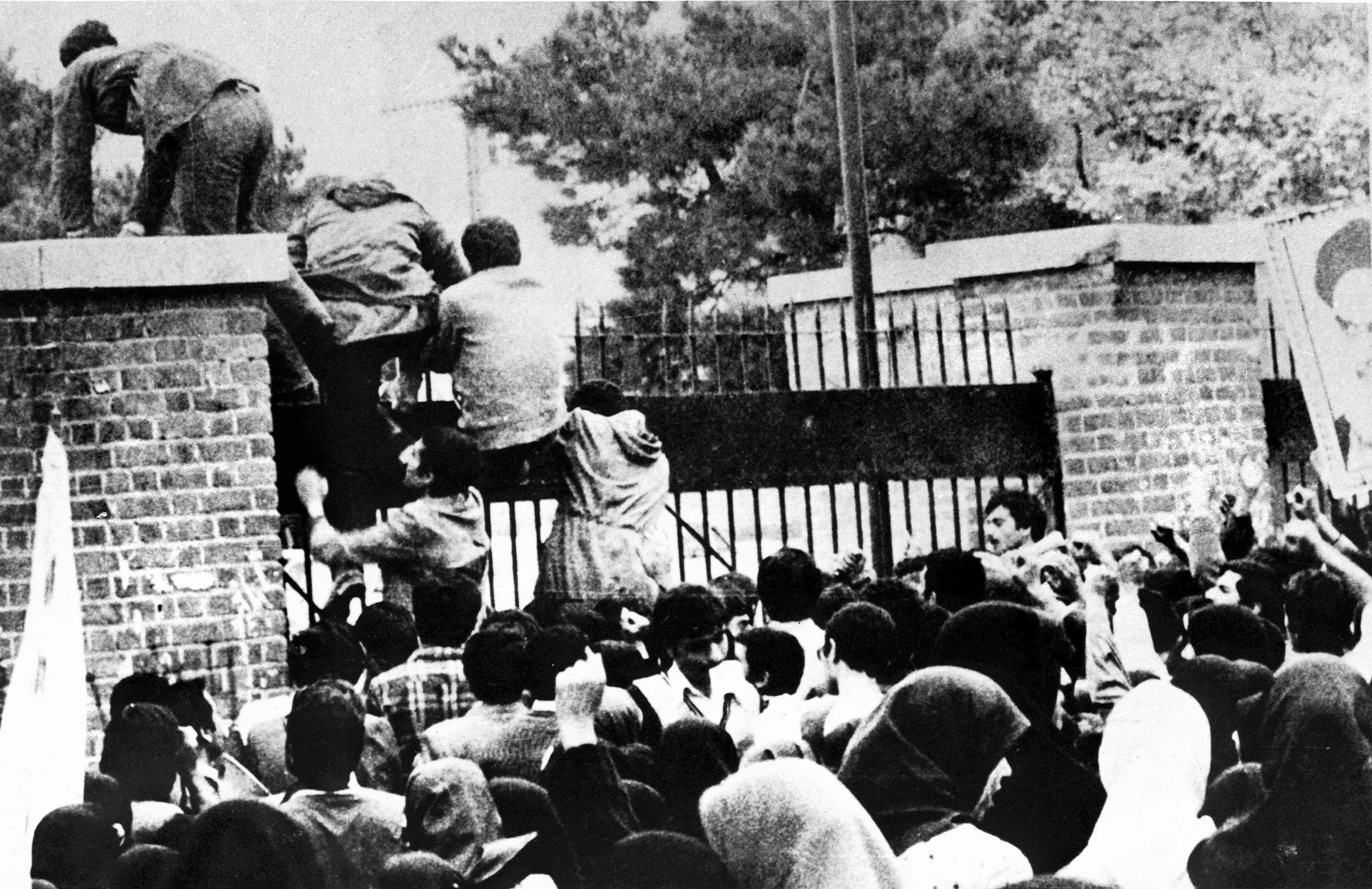 خلال الهجوم على السفارة الأمريكية في طهران عام 1979
