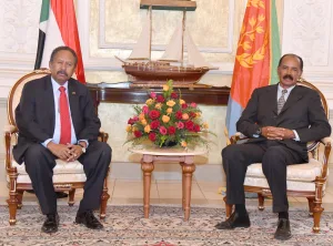 حمدوك في أسمرة لحلحلة أزمة شرق السودان واتقاء شرّ ديكتاتور الجارة