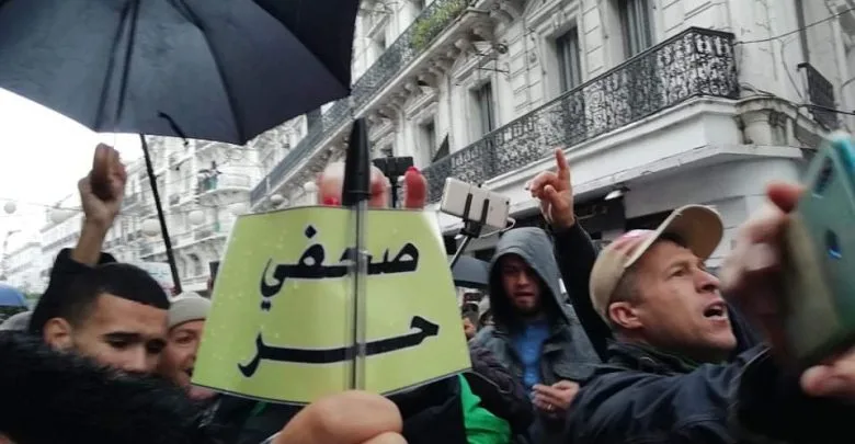 يطالب الصحفيون في الجزائر بوقف الانتهاكات ضدهم