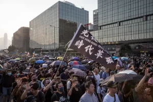 الأنظمة الاستبدادية تحول الإنترنت إلى سلاح.. لكن ثمة أمل