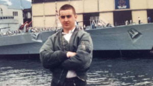 قيادي منشق في “النازيين الجدد” يكشف آليات التطرف لدى الجماعة العنصرية