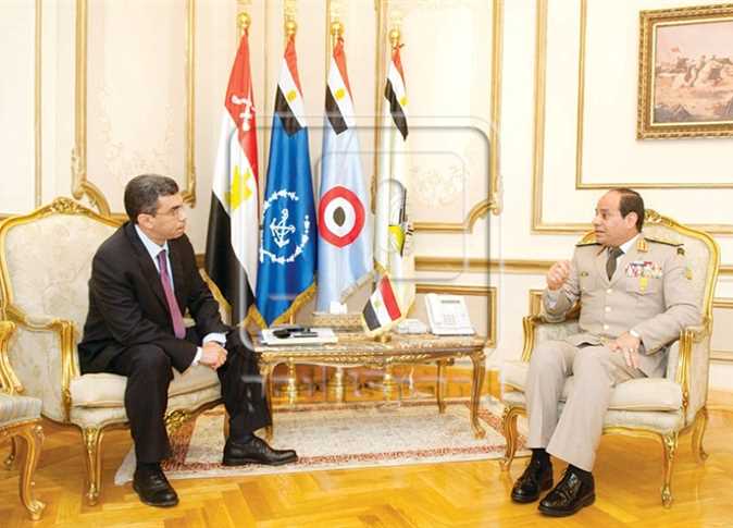 الكاتب ياسر رزق مع السيسي