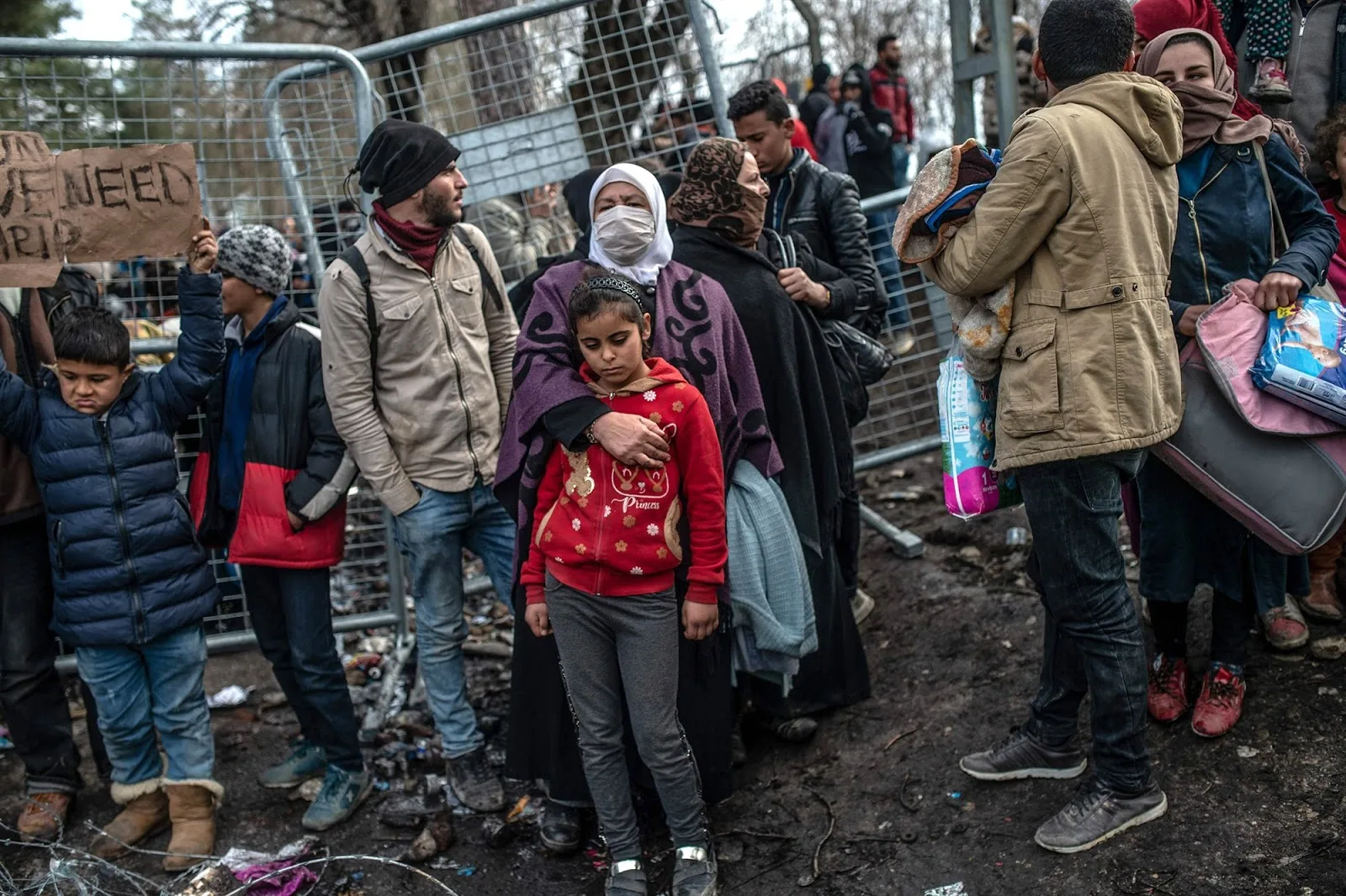 200309-refugees-turkey-greece-border-ac-425p_a084b9432c7edb30581c1fe4f3e001ad