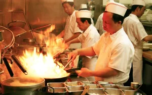 الطعام الصيني.. خرافات بنكهة عنصرية