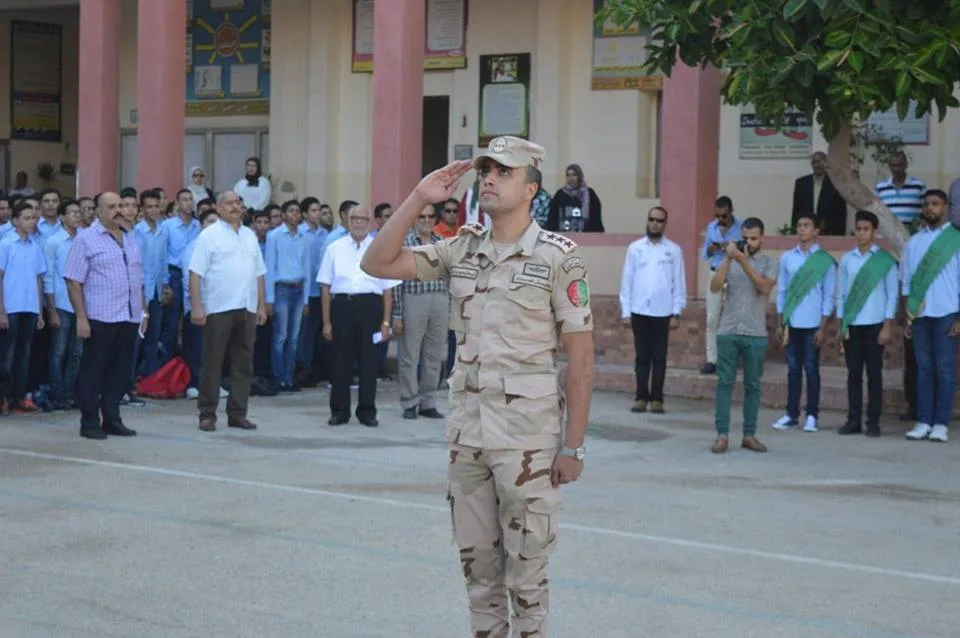 ضابط في مدرسة مصرية