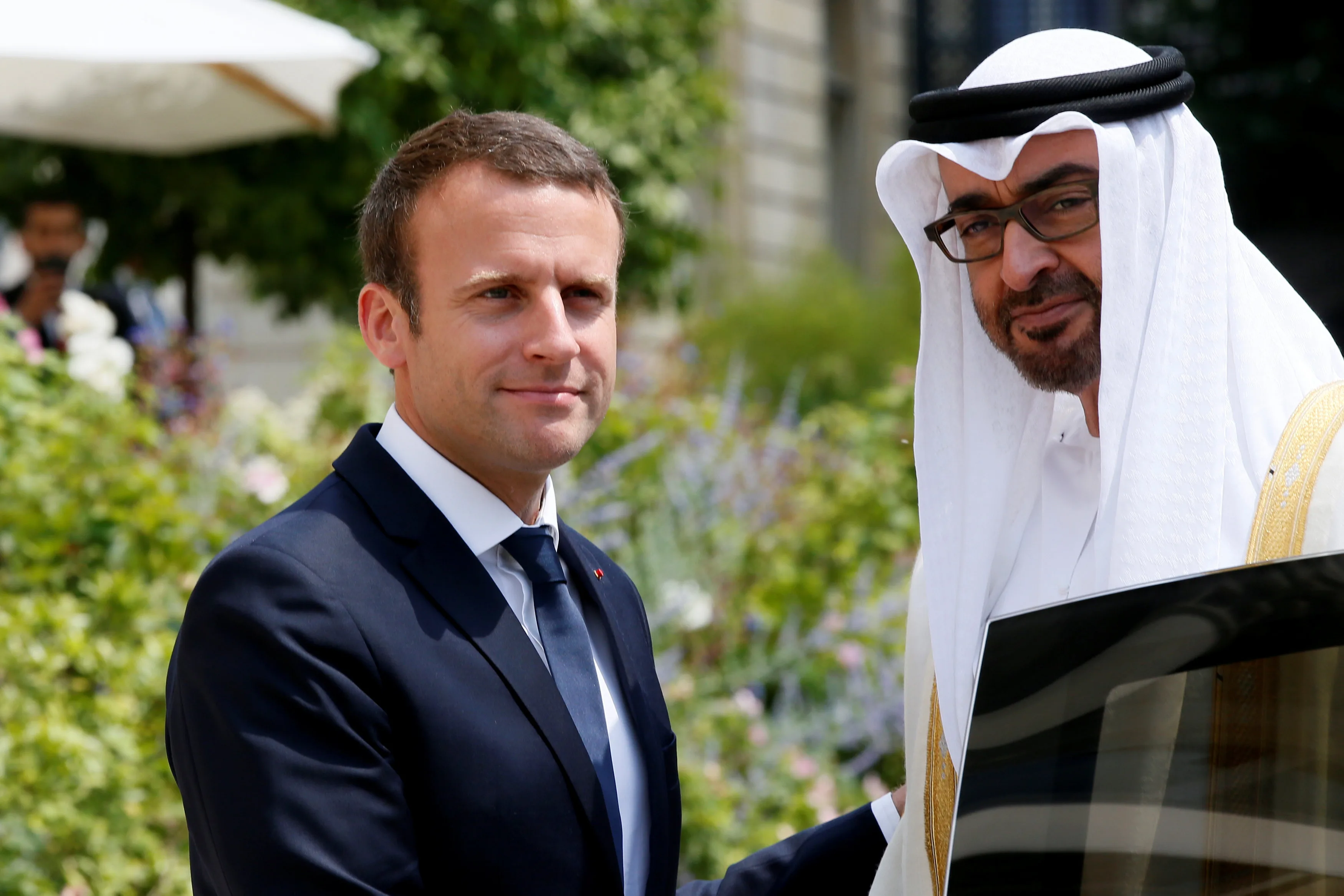 تقدم فرنسا دعمًا كبيرًا لقوى الثورات المضادة في العالم العربي