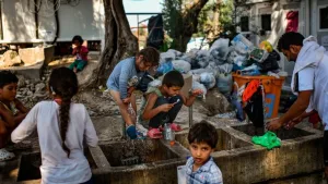 انتقاء أطفال المخيم.. أولوية أم اختطاف بصبغة قانونية؟