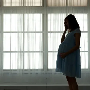 هل أنتِ حامل في هذه الجائحة وتشعرين بالتوتر؟ إليكِ بعض المساعدة