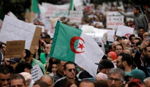 العفو عن محبوسي الحراك في الجزائر: لعب آخر الأوراق قبل امتحان الدستور