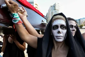 أزمة لبنان: السيادة والتضامن الإقليمي هما مفتاحا الانتعاش الاقتصادي