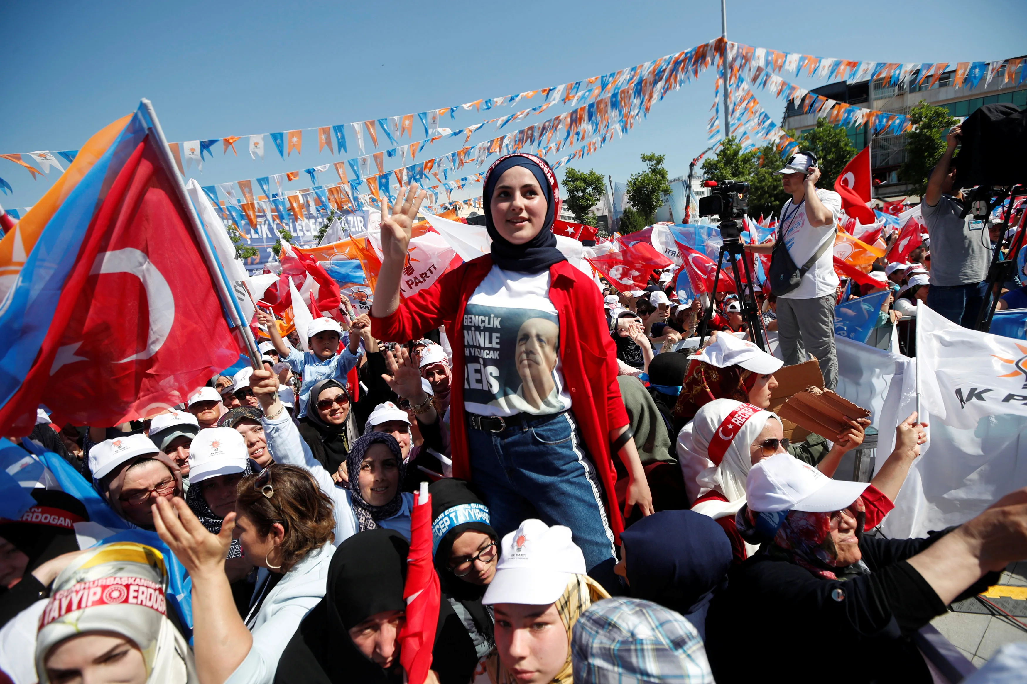 2018-06-14T153725Z_287757213_RC1B8EF7C1E0_RTRMADP_3_TURKEY-ELECTION-1