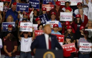 “باتريوت براير” و”براود بويز” و”كيو أنون”.. أنصار ترامب المؤمنون بالعنف والتطرف