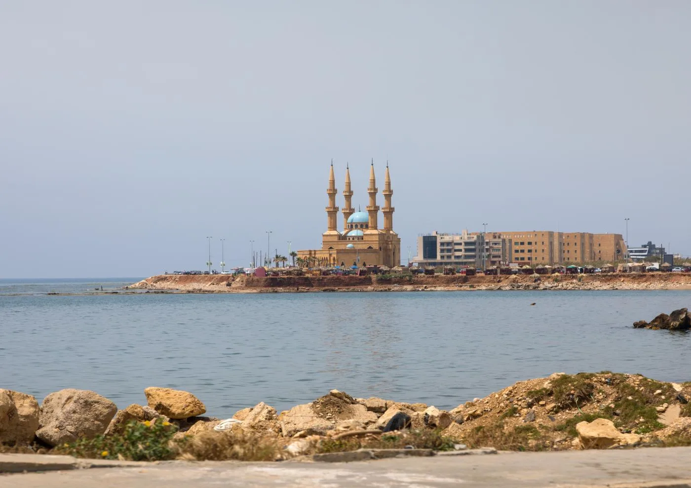 مسجد كورنيش الميناء في محافظة طرابلس شمال لبنان