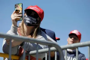 من الفيسبوك وتويتر إلى يوتيوب: كيف تحوّل التلاعب في الانتخابات الأمريكية؟