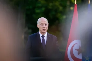 سعيد “لا يتدخل في القضاء” وإنما يتحكم فيه