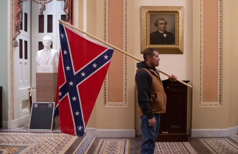 capitol_white_supremacist_confederate_flag