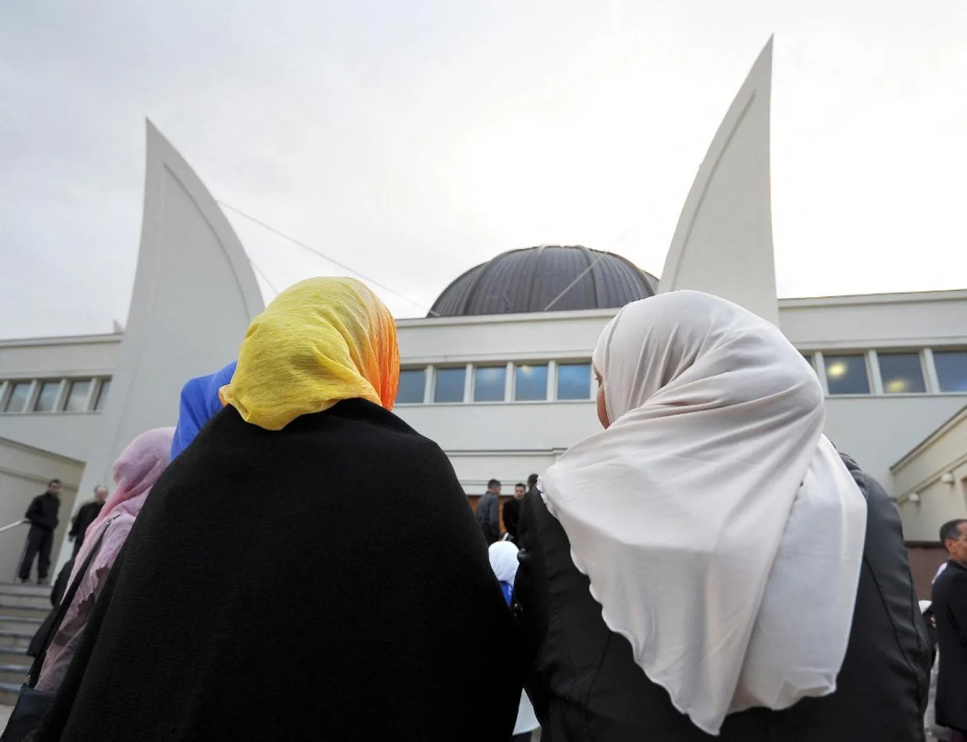 نساء مسلمات في مسجد بمدينة ستراسبورغ في فرنسا عام 2012