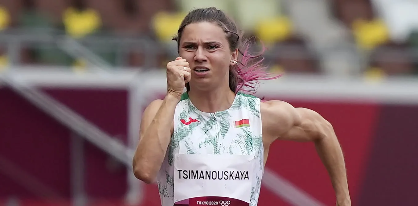 العداءة البيلاروسية كريستسينا تسيمانوسكايا التي انشقت عن فريق بلادها في أولمبياد طوكيو هذا العام