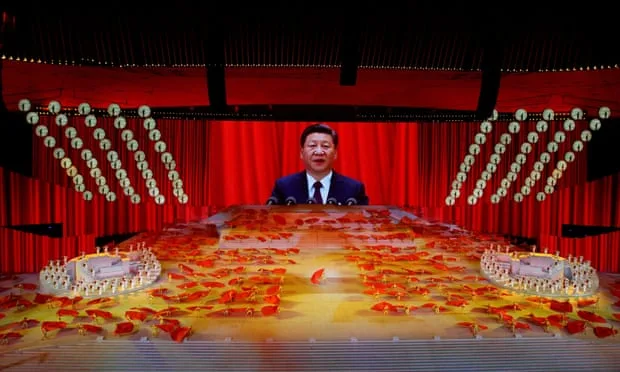 ينظر البعض إلى القمع الثقافي الصيني على أنه محاولة من الرئيس شي جين بينغ لفرض بصمته على عقول الشباب وترسيخ سيطرته.