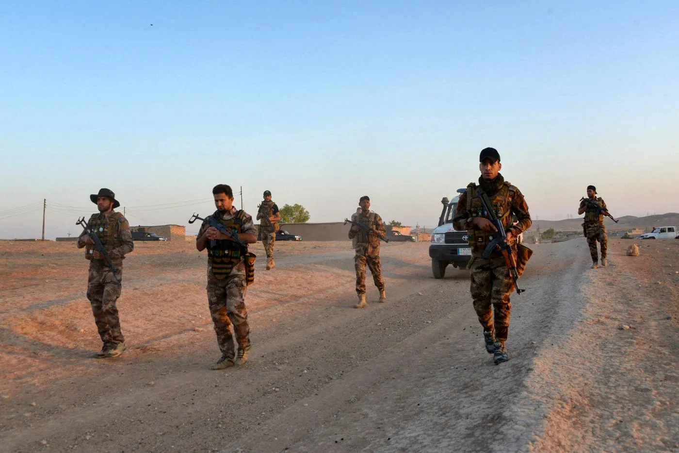 دورية للقوات العراقية في عملية عسكرية جنوب وغرب الموصل بحثًا عن مقاتلي تنظيم الدولة
