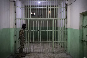 قصة تُحكى لأول مرة.. 6 سوريين انتَزعوا حريتهم من أفرع الأسد الأمنية