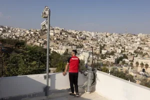 “إسرائيل” تصعد مراقبتها للفلسطينيين عبر تقنية التعرف على الوجوه