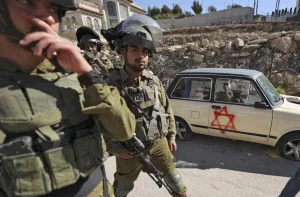 “إسرائيل” تستخدم عنف المستوطنين كأداة للاستيلاء على أراضي الفلسطينيين