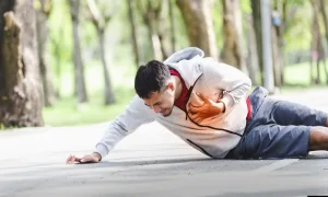 كيف تتعامل مع النوبة القلبية إذا كنت بمفردك؟