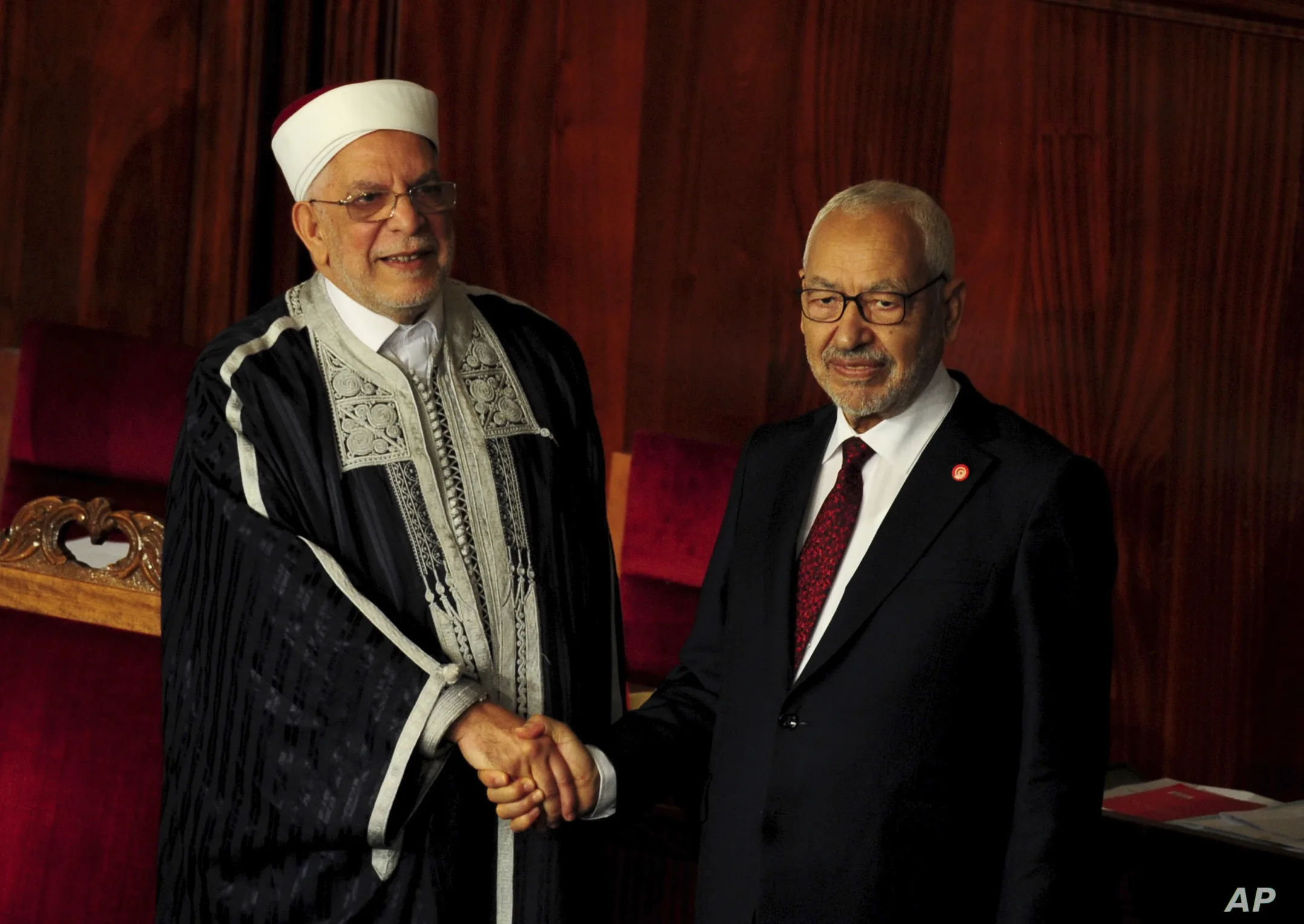 يسعى سعيد لإقصاء النهضة من المشهد السياسي في تونس