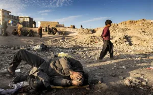 على أبواب المجاعة.. أفغان “يبيعون” أطفالهم بسبب الجوع