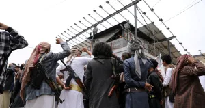 الحوثيون يدفنون السلام ومؤشرات دولية لتصنيفهم جماعة إرهابية