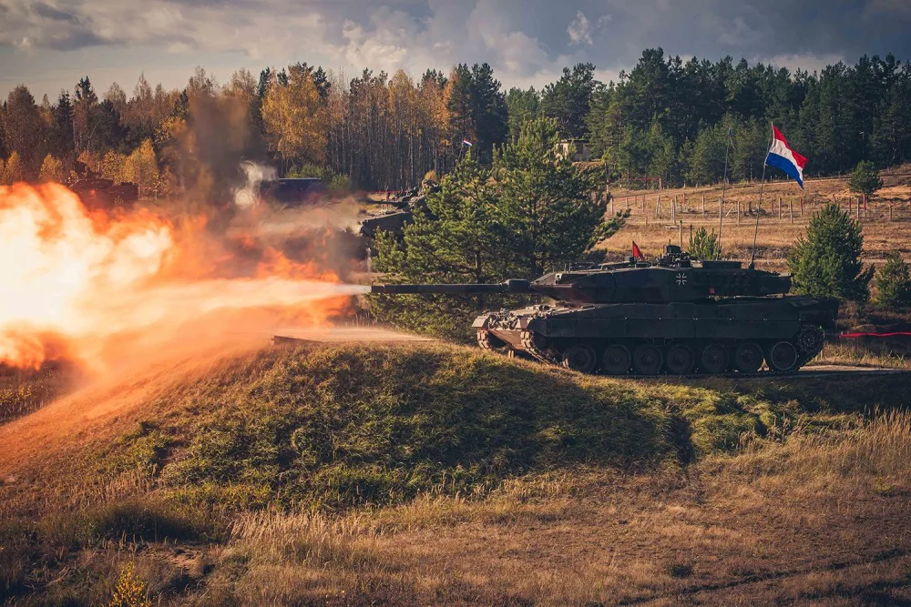 Germany-Netherlands-Ukraine-Russia-Leopard-2A6-Main-Battle-Tank-MBT-firing