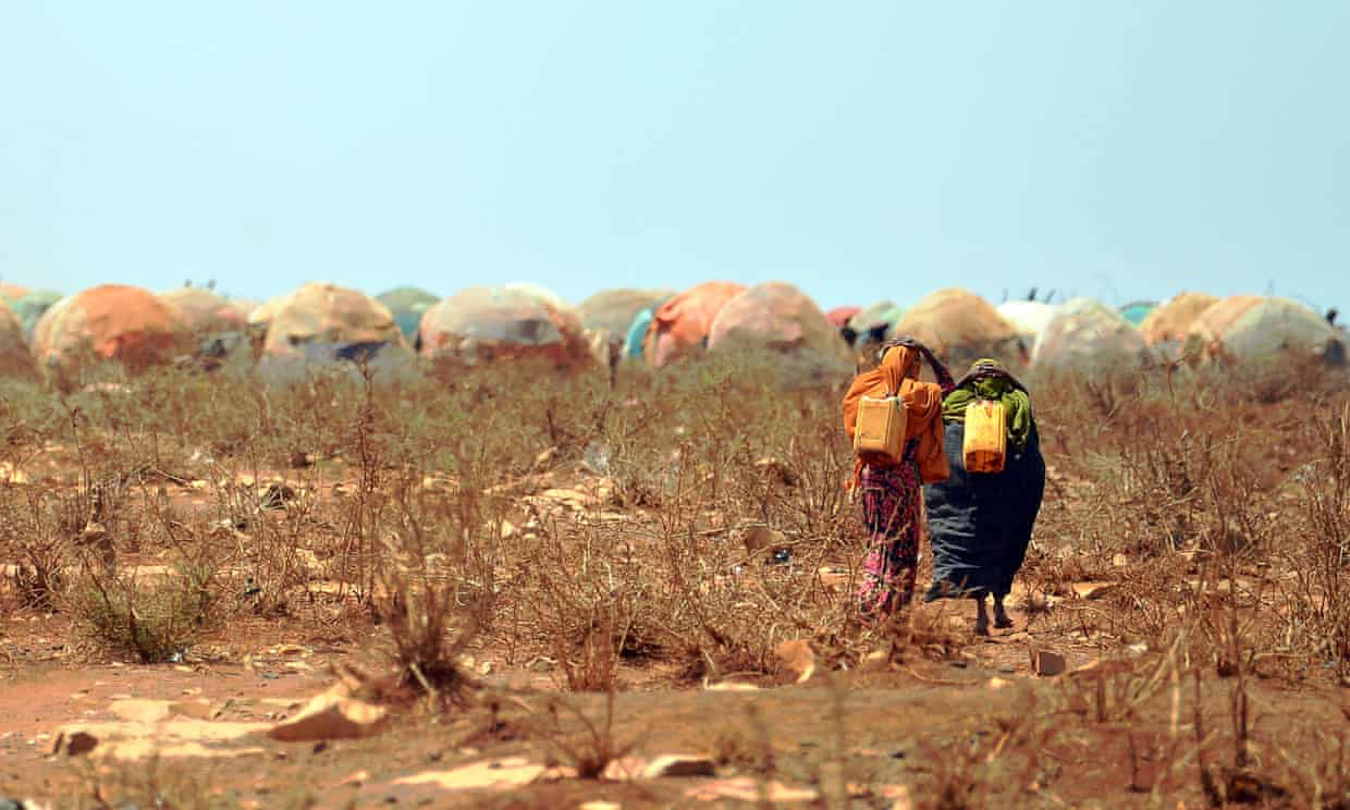 هناك أكثر من 2400 مخيم للنازحين في الصومال، أي أن خُمس السكان نازحون داخليًا