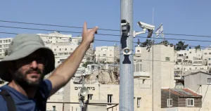 لا مكان للاختباء: تأثير نظام المراقبة الإسرائيلي على الفلسطينيين