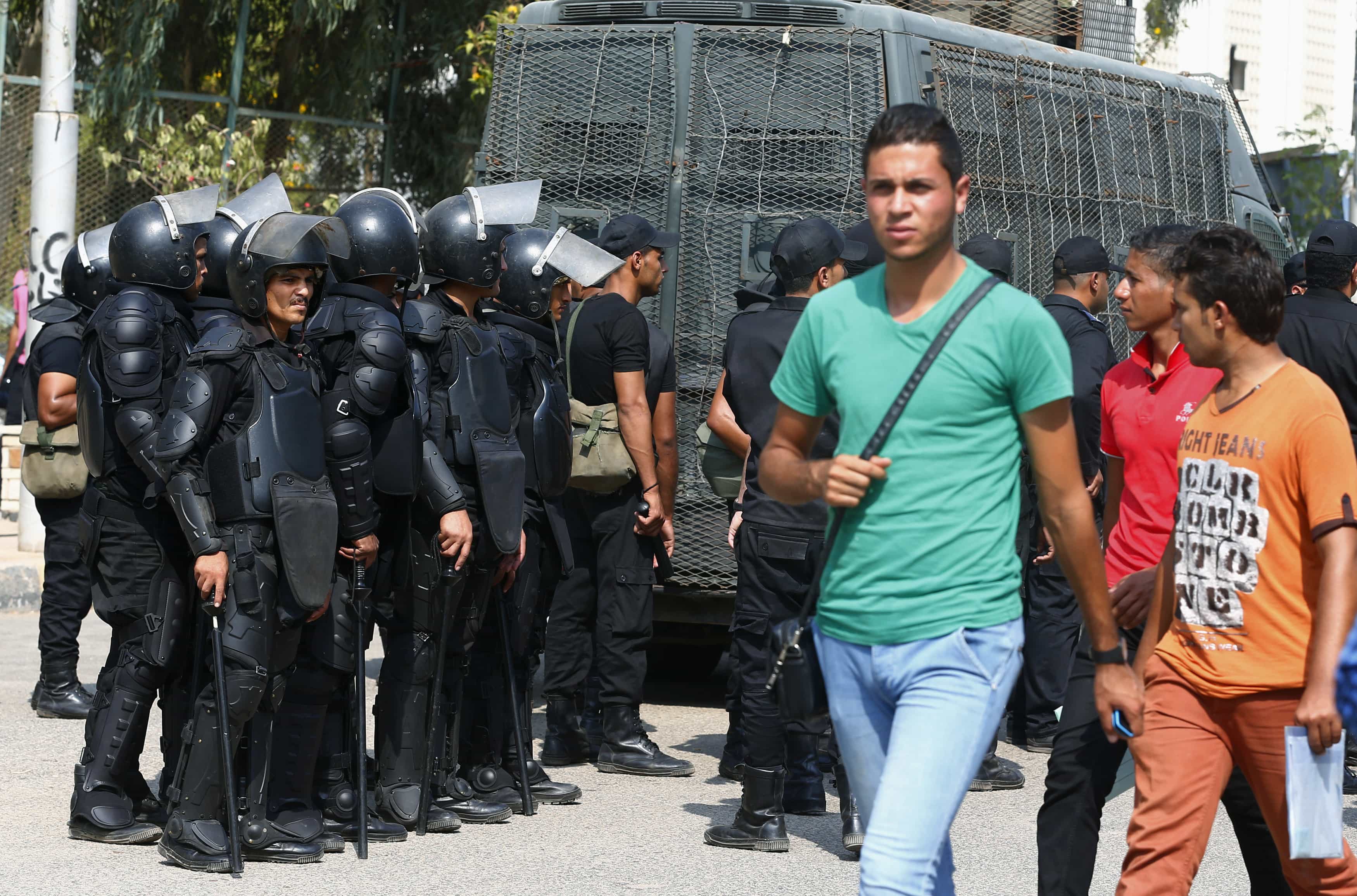 students_riot_police_rt