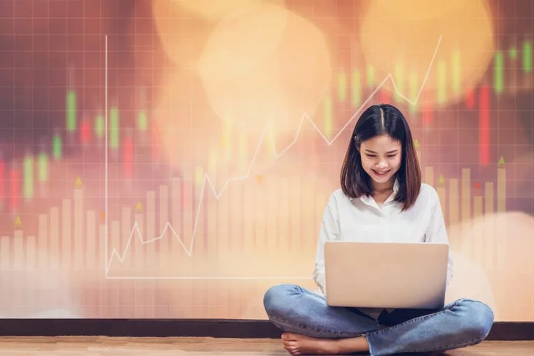 woman-sitting-using-laptop-and-show-trading-graph-2021-09-01-18-14-31-utc_1