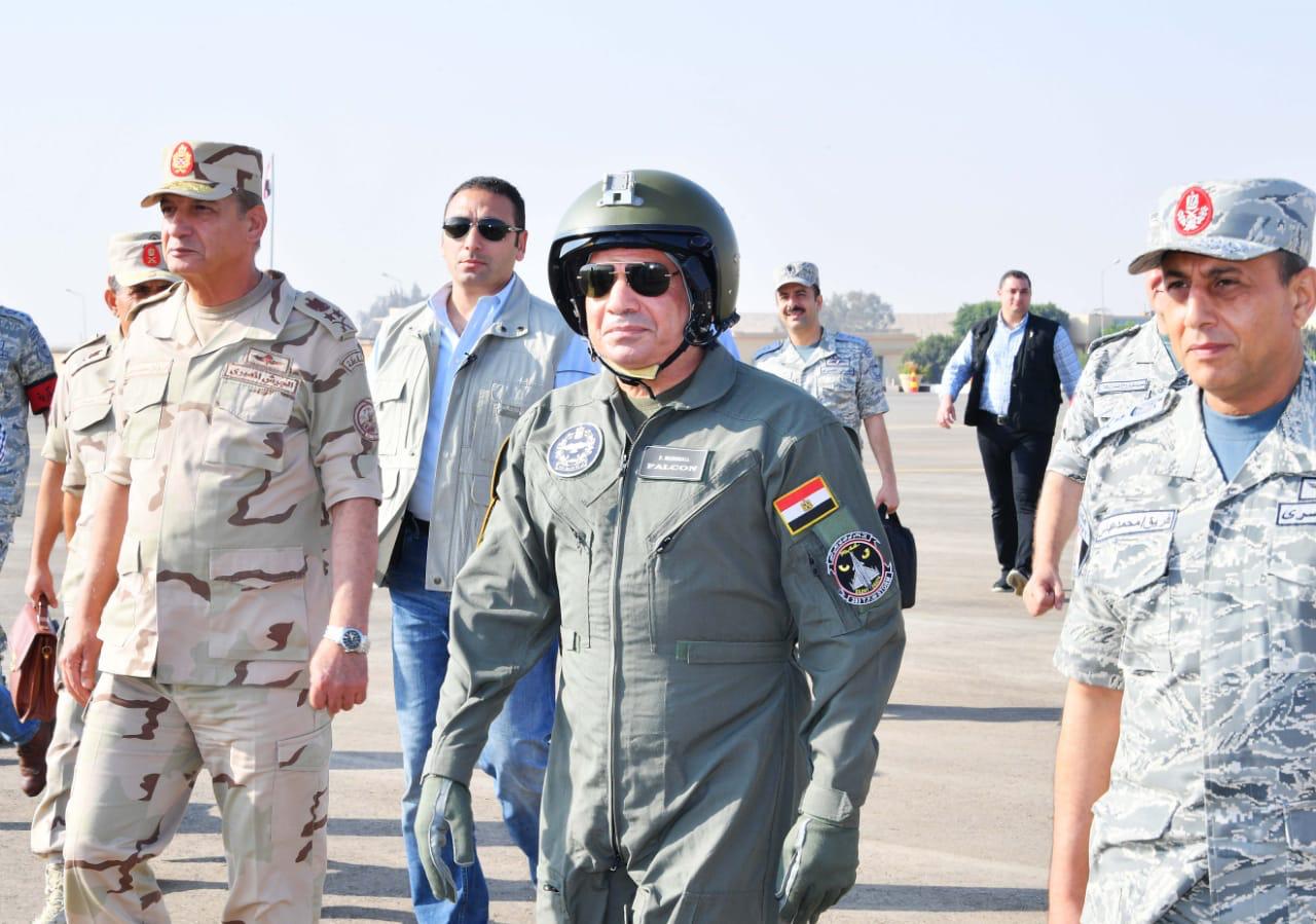 السيسي بملابس الطيران الجيش المصري