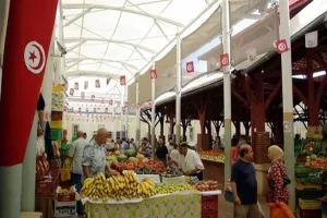 احتقان اجتماعي وبضائع مفقودة وخزينة فارغة.. ماذا يجري في تونس؟