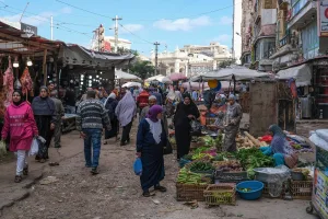 مصر: الشركات تصارع ضعف العملة بتقليص الإنتاج والوظائف