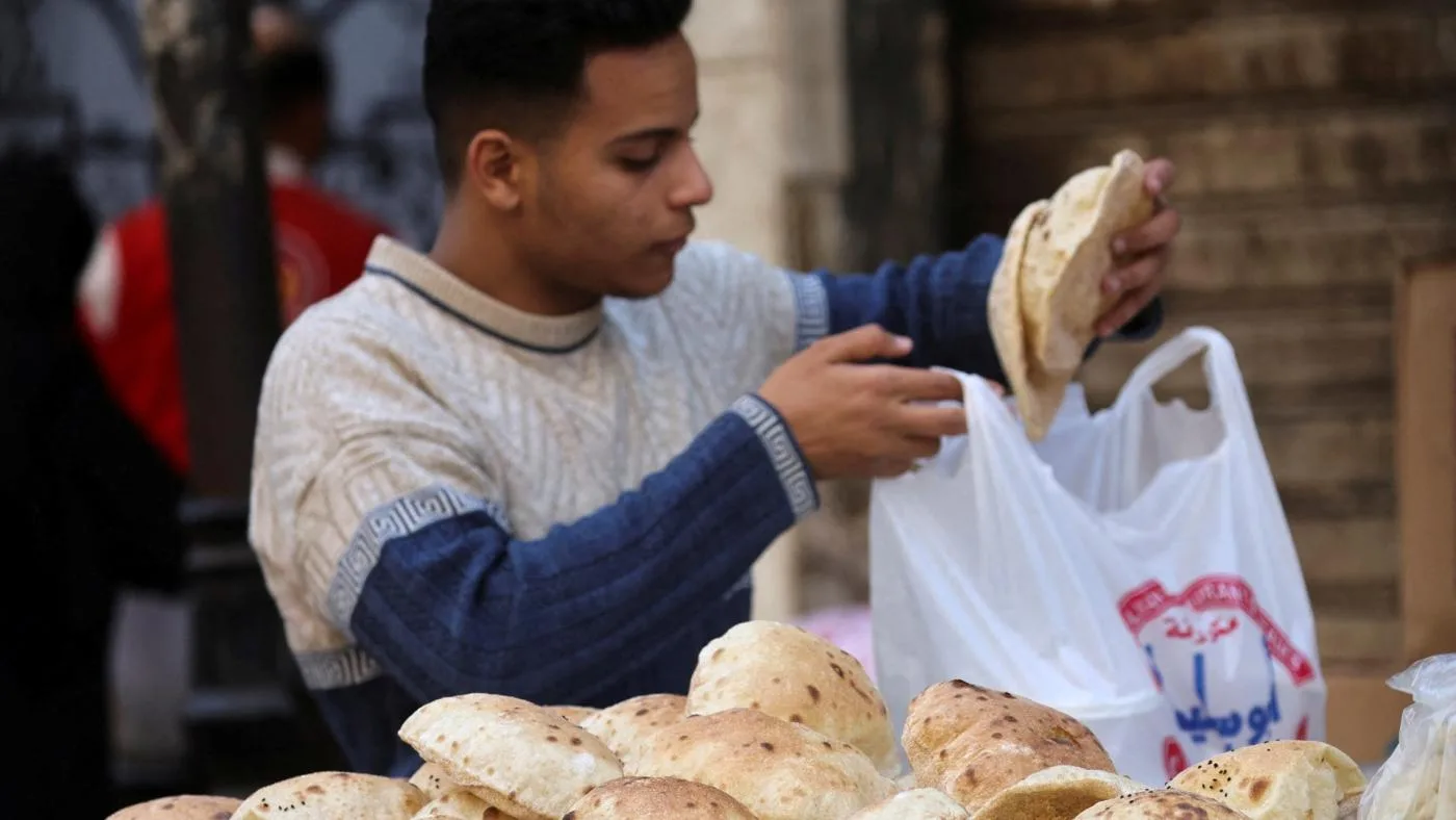 egypt-man-bread-cairo-jan-2023-reuters