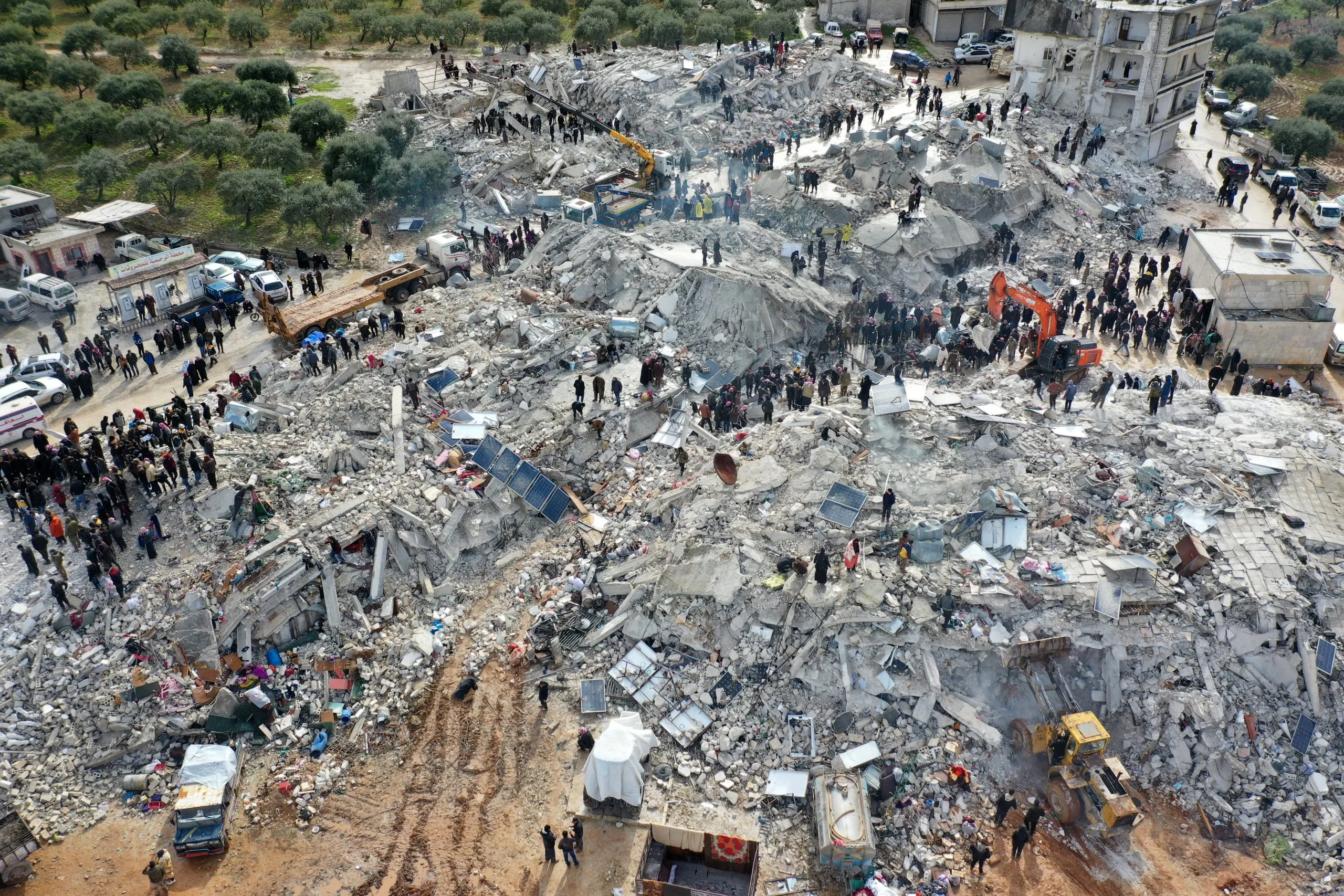أحد مشاهد الدمار التي خلفها زلزال غازي عنتاب يوم الإثنين الماضي