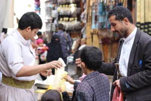 اليمنيون يستقبلون رمضان بجيوب فارغة