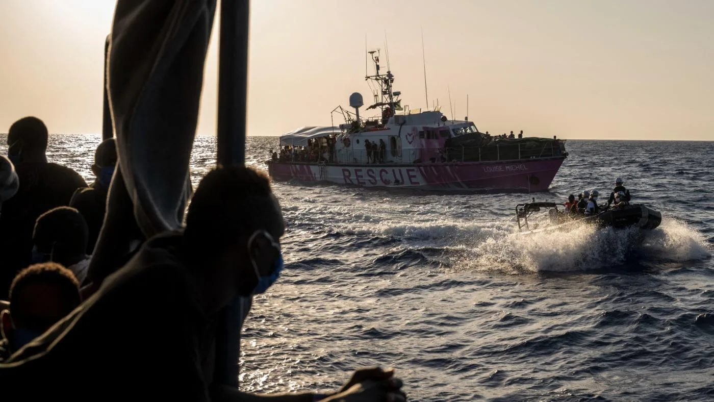 المهاجرون بعد إنقاذهم من المياه قبالة سواحل ليبيا