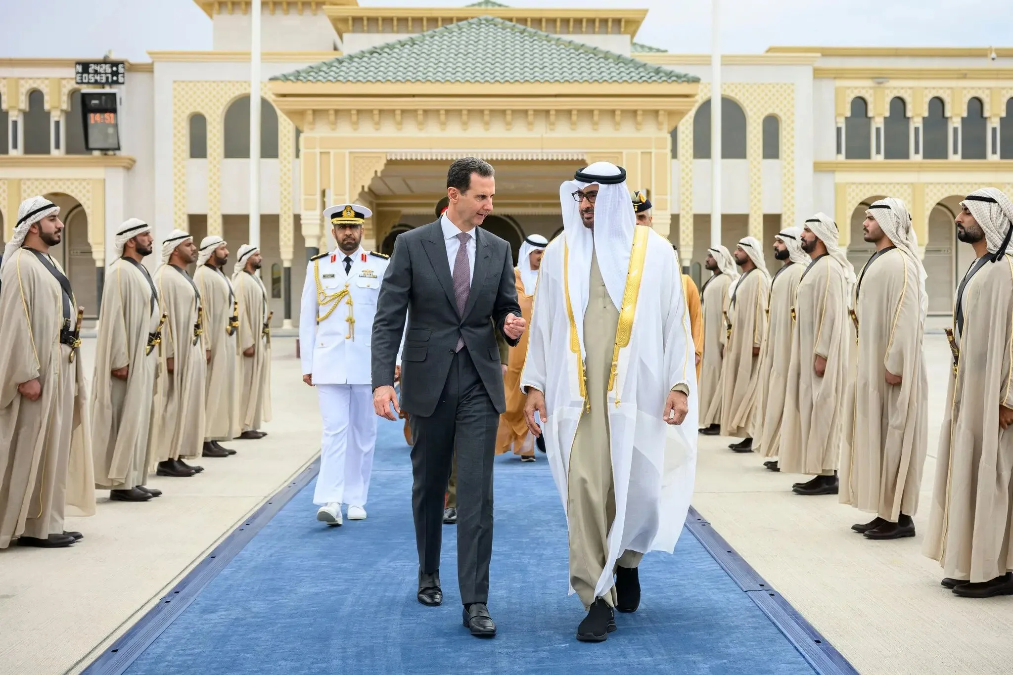 الرئيس السوري بشار الأسد مع حاكم الإمارات محمد بن زايد في أبو ظبي الشهر الماضي.