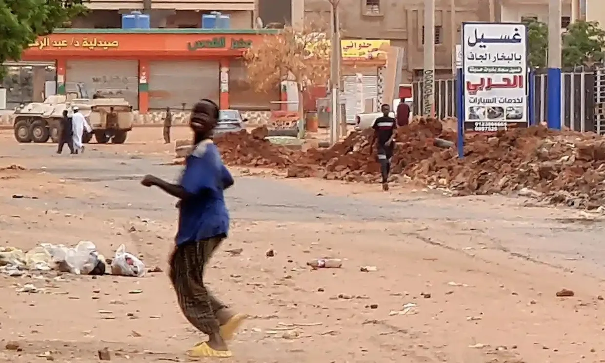 مشهد لأحد شوارع الخرطوم بينما يستمر القتال بين الجيش وقوات الدعم السريع