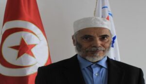 رغم اعتزاله السياسة منذ سنوات.. أجهزة سعيّد تلاحق الصادق شورو