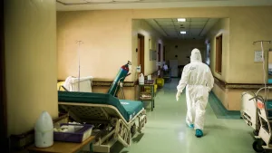 ليس لدينا أطباء.. لماذا يشكو العالم نقص العاملين الصحيين؟