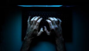 كابوس.. الذكاء الاصطناعي يولّد صورًا تنتهك براءة الأطفال