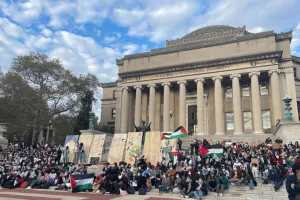 جامعة كولومبيا بين التعاطف الانتقائي والتورط في الإبادة بغزة